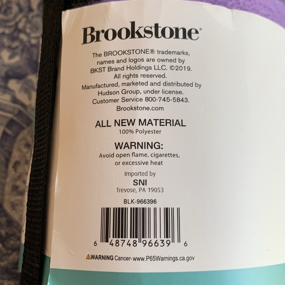 Brookstone Fleece Travel Blanket Soft Large 50" x 60” Purple Throw Car NWT - Picture 4 of 6